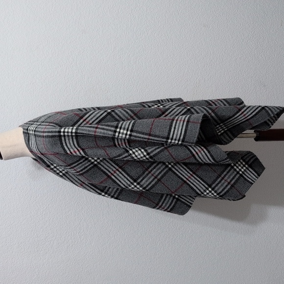 Plaid Wearable Blanket Shawl Wrap Gray White Red Oversize Scarf Poncho - Picture 4 of 6